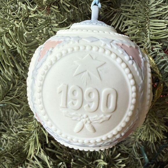 Vintage LLADRO Christmas Ball Ornament Pink Blue‎ Porcelain Bisque 1990-Spain-#5 - Picture 1 of 7